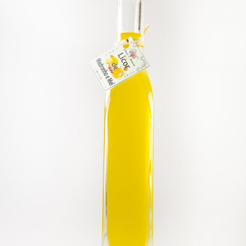 LICOR DE MEDRONHO E MEL