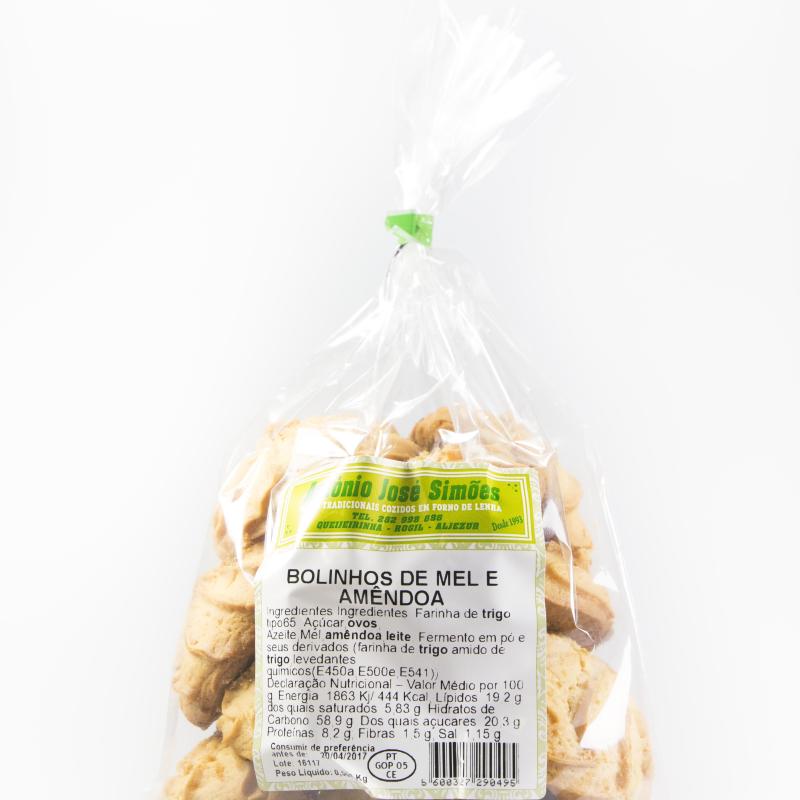 BOLINHOS DE MEL E AMÊNDOA
